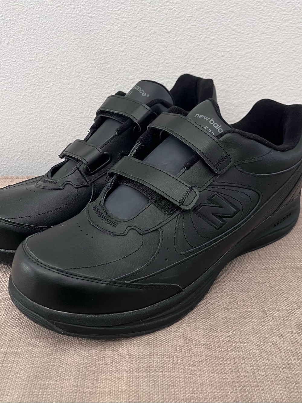 New Balance Men's Black Leather Hook-and-Loop Sneakers